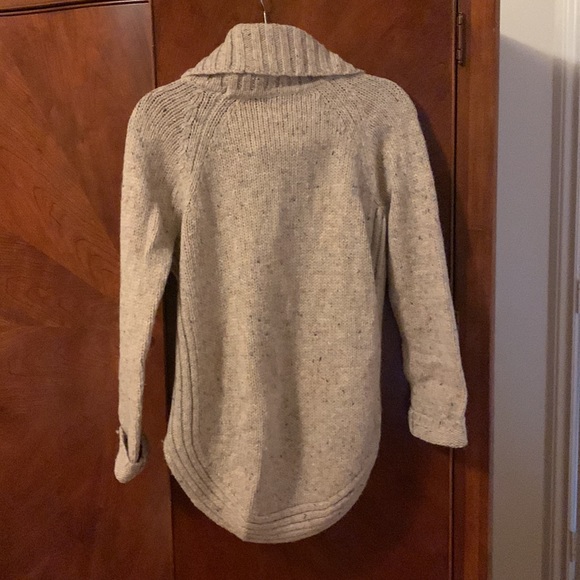 Mid-length sweater with pockets - Picture 2 of 5